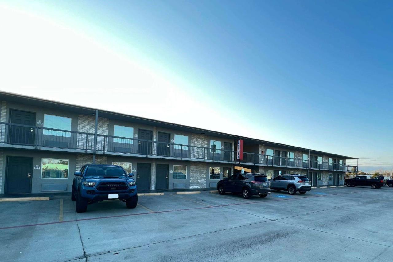Super 8 By Wyndham Sulphur South Exteriér fotografie